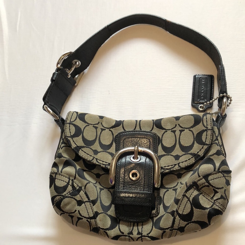 Coach Signature shoulder bag
